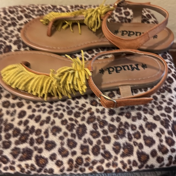 USED Mudd mustard fringe sandal. - Picture 3 of 3
